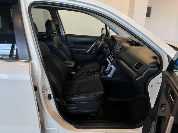 2015 Subaru Forester IV Рестайлинг, белый, 1425000 рублей - вид 28