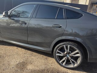 2021 BMW X6 M50d III (G06), серый, 8900000 рублей, вид 3
