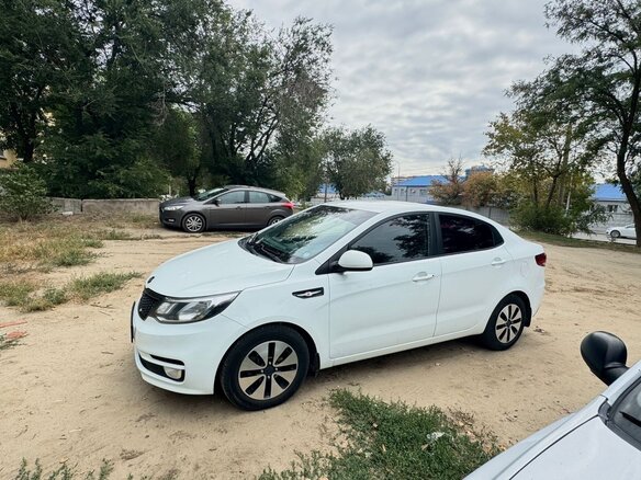 2015 Kia Rio III Рестайлинг, белый, 870000 рублей - вид 6