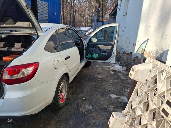2015 Lada (ВАЗ) Granta I, белый, 350000 рублей - вид 1