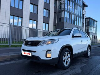 2017 Kia Sorento II Рестайлинг, белый, 1890000 рублей, вид 1