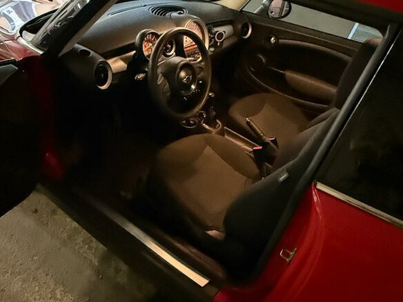 2011 Mini Hatch One II (R56) Рестайлинг, красный, 880000 рублей - вид 5