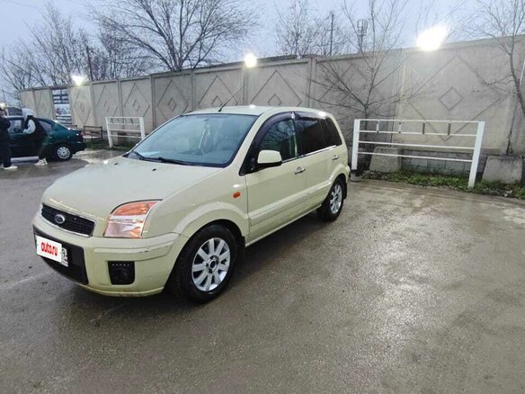 2009 Ford Fusion I Рестайлинг, жёлтый, 700000 рублей - вид 4