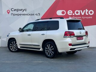 2018 Toyota Land Cruiser 200 Series Рестайлинг 2, белый, 7200000 рублей, вид 4