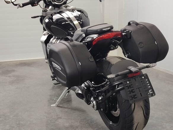 2024 Triumph Rocket 3, чёрный, 2349000 рублей - вид 6