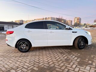 2017 Kia Rio III Рестайлинг, белый, 975000 рублей, вид 5
