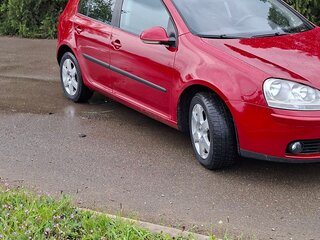 2005 Volkswagen Golf V, пурпурный, 599999 рублей, вид 3