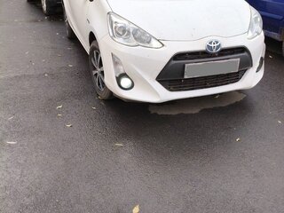 2017 Toyota Aqua I Рестайлинг, белый, 920000 рублей, вид 2