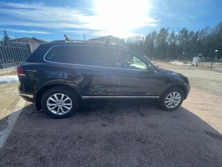 2017 Volkswagen Touareg II Рестайлинг, синий, 2800000 рублей, вид 4