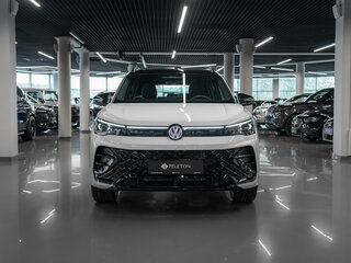 2026 Volkswagen Tiguan L Pro III (China Market), белый, 5000000 рублей, вид 3