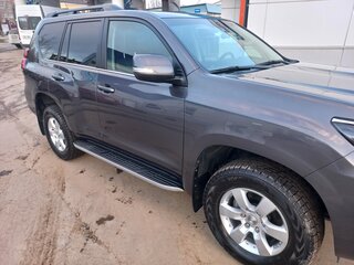 2018 Toyota Land Cruiser Prado 150 Series Рестайлинг 2, серый, 4870000 рублей, вид 4