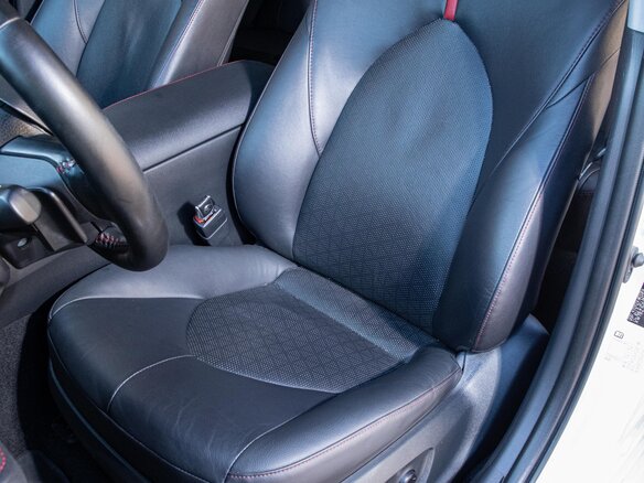 2021 Toyota Camry VIII (XV70) Рестайлинг, белый, 3500000 рублей - вид 20