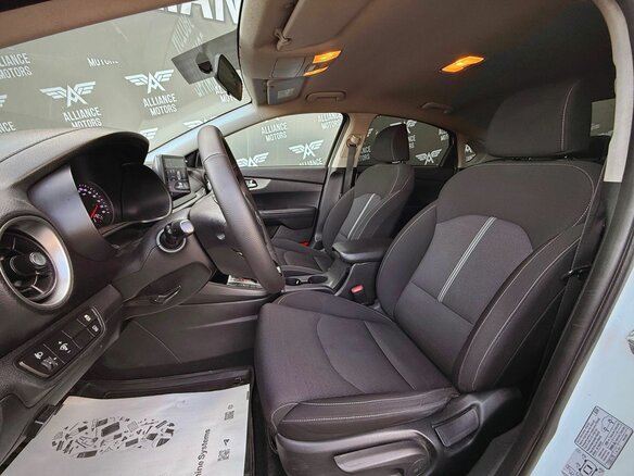 2021 Kia Cerato IV Рестайлинг, белый, 1565000 рублей - вид 10