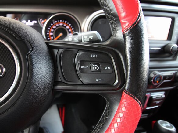2020 Jeep Wrangler IV (JL), чёрный, 4995000 рублей - вид 20