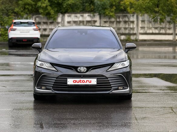 2021 Toyota Camry VIII (XV70), коричневый, 2650000 рублей - вид 2