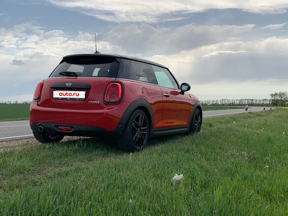 2019 Mini Hatch Cooper III (F55/F56) Рестайлинг, красный, 1800000 рублей - вид 5