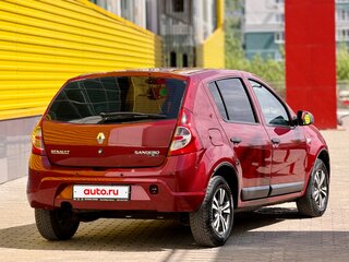 2011 Renault Sandero I, красный, 299999 рублей, вид 4