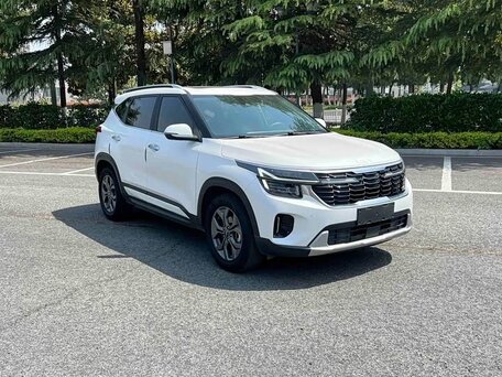 2023 Kia Seltos I Рестайлинг, белый, 1950000 рублей, вид 1