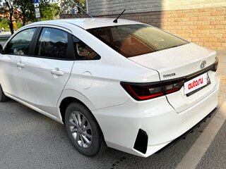 2022 Toyota Yaris IV, белый, 2250000 рублей, вид 4