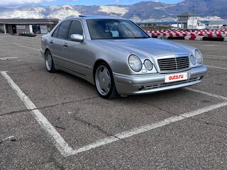 1996 Mercedes-Benz E-Класс 230 II (W210, S210), серебристый, 1550000 рублей, вид 4