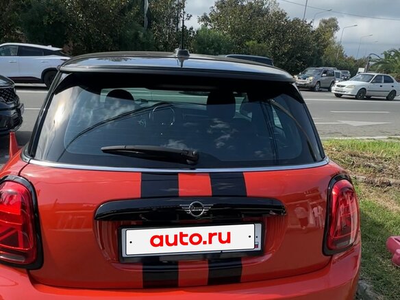 2020 Mini Hatch Cooper III (F55/F56) Рестайлинг, оранжевый, 2000000 рублей - вид 1