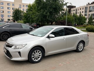 2015 Toyota Camry VII (XV50) Рестайлинг, серебристый, 1800000 рублей, вид 1