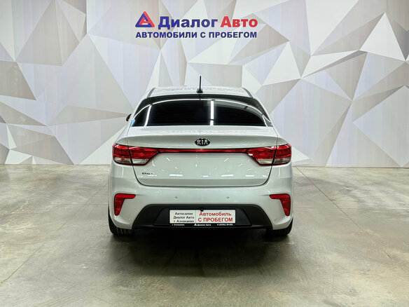 2018 Kia Rio IV, серебристый, 1250000 рублей - вид 5