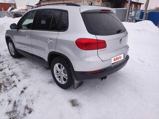 2013 Volkswagen Tiguan I Рестайлинг, серебристый, 1499999 рублей, вид 4