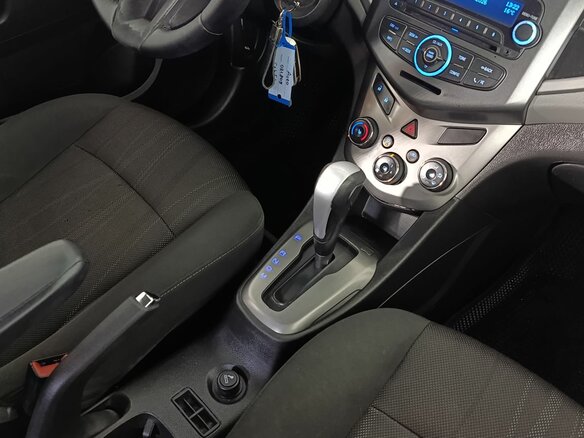 2012 Chevrolet Aveo II, серебристый, 570000 рублей - вид 12