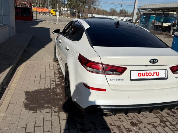 2019 Kia Optima IV Рестайлинг, белый, 1650000 рублей - вид 5