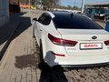 2019 Kia Optima IV Рестайлинг, белый, 1650000 рублей - вид 5