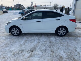 2013 Hyundai Solaris I, белый, 850000 рублей, вид 3