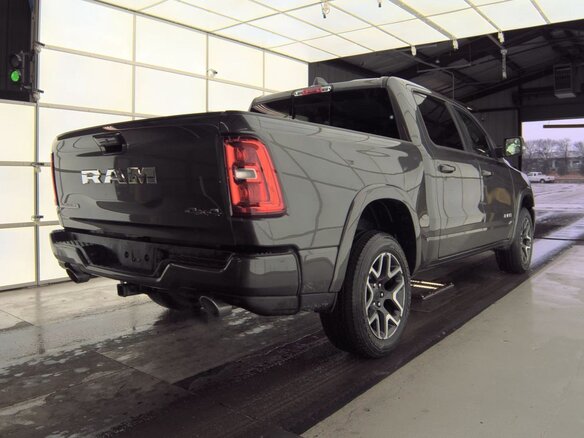 2025 Ram 1500 Crew Cab V Рестайлинг, серый, 6900000 рублей - вид 2