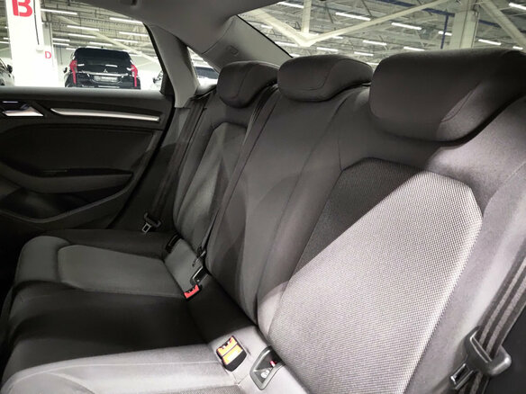 2018 Audi A3 III (8V) Рестайлинг, красный, 1949000 рублей - вид 11