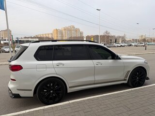 2021 BMW X7 M50i I (G07), белый, 8350000 рублей, вид 2