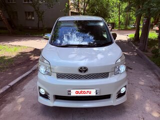 2012 Toyota Voxy II (R70) Рестайлинг, белый, 755000 рублей, вид 4