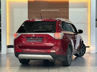 2014 Mitsubishi Outlander III Рестайлинг, красный, 1999990 рублей, вид 4