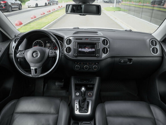 2016 Volkswagen Tiguan I Рестайлинг, серебристый - вид 10