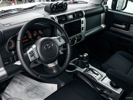 2021 Toyota FJ Cruiser, белый, 6500000 рублей, вид 5