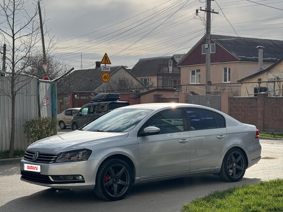 2012 Volkswagen Passat B7, серебристый, 999999 рублей - вид 11