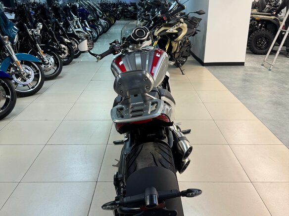 2022 Triumph Rocket 3, серый, 2300000 рублей - вид 5