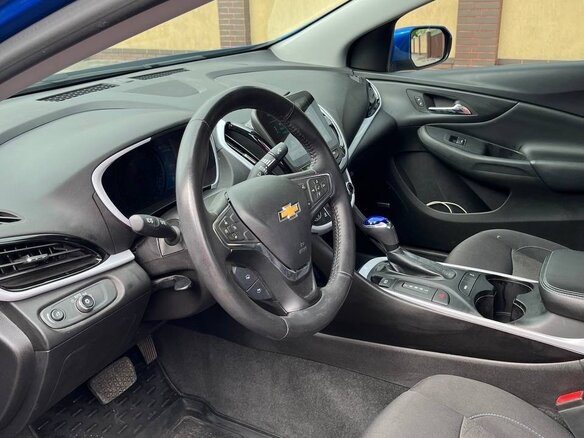 2017 Chevrolet Volt II, синий, 1220000 рублей - вид 10