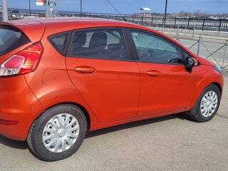 2015 Ford Fiesta Mk6 Рестайлинг, красный, 900000 рублей, вид 2