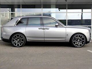 2021 Rolls-Royce Cullinan I (Series I), серый, 28900000 рублей, вид 5