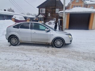 2007 Ford Focus II Рестайлинг, серебристый, 530000 рублей, вид 4