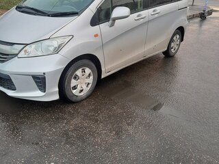 2015 Honda Freed I Рестайлинг 2, серебристый, 1290000 рублей, вид 3