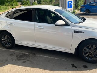 2020 Kia Optima IV Рестайлинг, белый, 1650000 рублей, вид 4