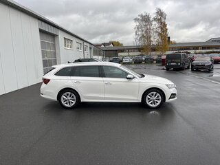 2023 Skoda Octavia IV (A8), белый, 2892000 рублей, вид 4