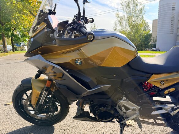 2021 BMW F 900 XR, золотистый, 1050000 рублей - вид 8