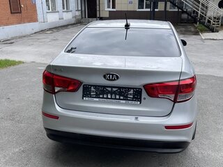 2017 Kia Rio III Рестайлинг, серебристый, 1110000 рублей, вид 5